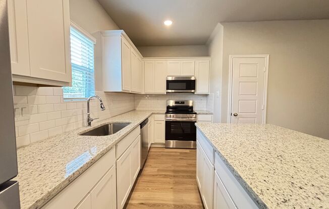 Modern 3 Bd 2.5 Full Bath Townhouse Near UTSA &  LaCantera