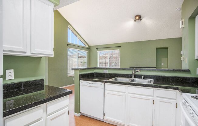 Great 2 Bedroom 1 Bathroom in Aurora!