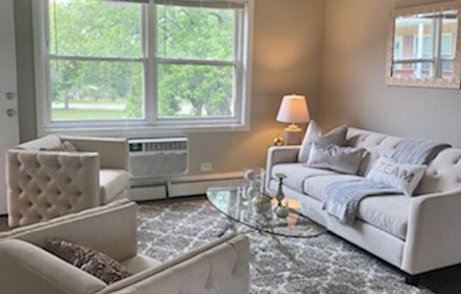 2 beds, 1 bath, $1,550, Unit 440-16