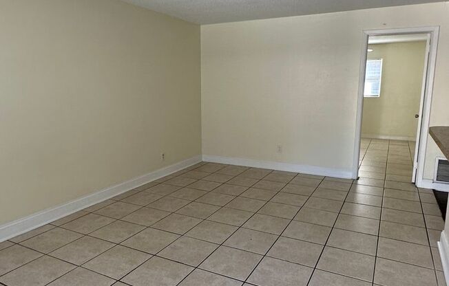 SPACIOUS 1 BEDROOM 1 BATH APARTMENT HOME LOCATED IN ST PETERSBURG FL