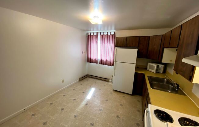 2 beds, 1 bath, 750 sqft, $650