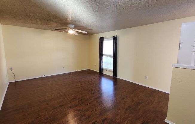 2 beds, 1 bath, $995, Unit Unit 4