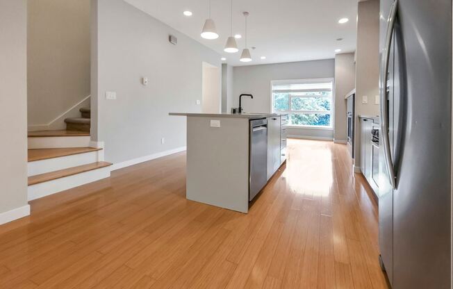 201B 27th Ave E