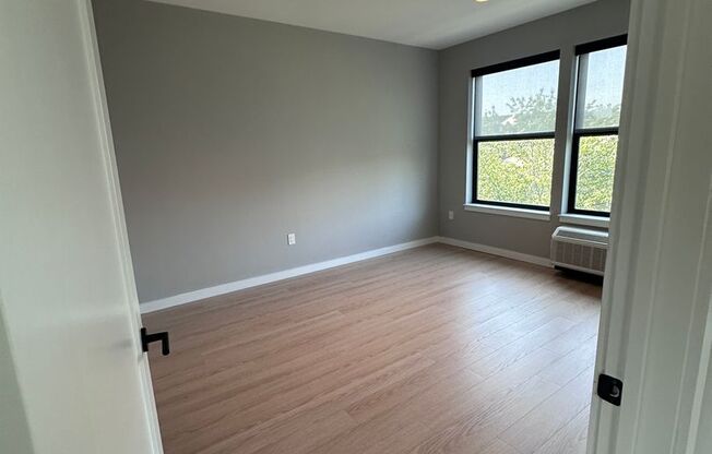 1 bed, 1 bath, 988 sqft, $3,925, Unit 206