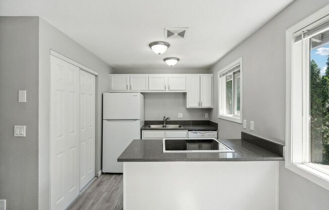 2 beds, 1 bath, 800 sqft, $1,495, Unit 17