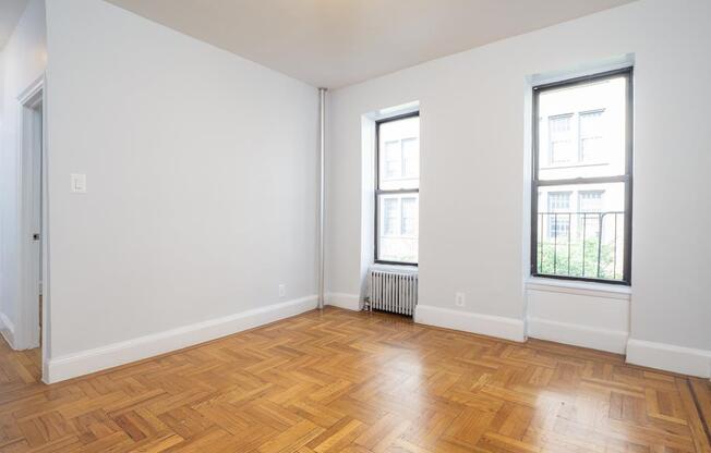 354 W 18 ST
