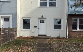 2 Bedroom Across From McFerrin Park