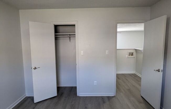 2 beds, 1 bath, 855 sqft, $1,049, Unit 3370-02