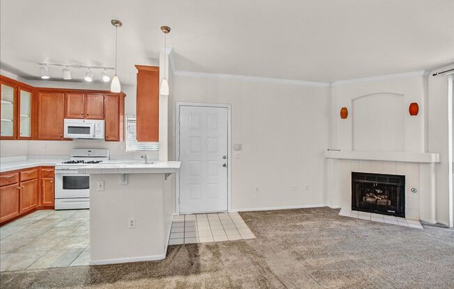 2 beds, 2 baths, $1,575, Unit # # 1821 VALLE VERDE DOCTOR 1821 75