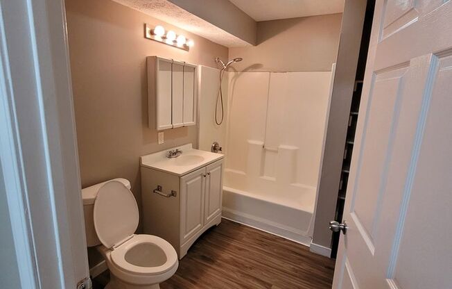 3 beds, 1 bath, 1,050 sqft, $1,125, Unit 350 D02