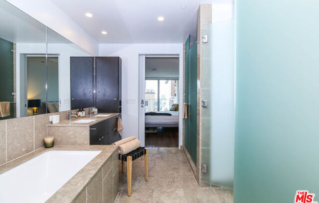 2 beds, 2.5 baths, 1,700 sqft, $5,250, Unit 10N