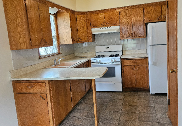 12106 W BLUEMOUND RD