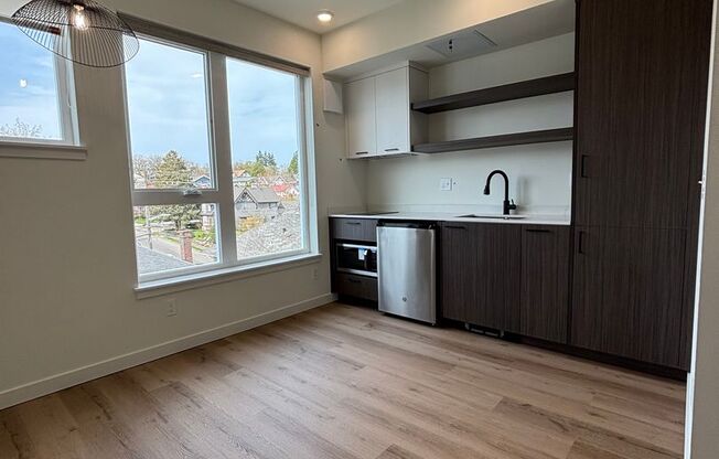 Studio, 1 bath, 250 sqft, $1,395, Unit 002