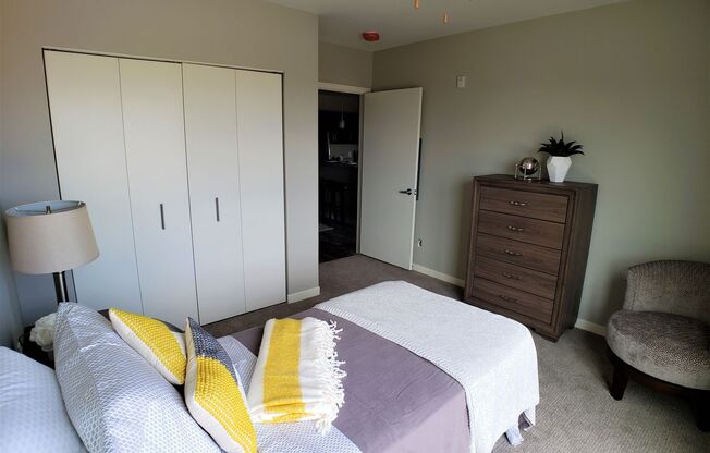 2 beds, 2 baths, 990 sqft, $2,025, Unit 222