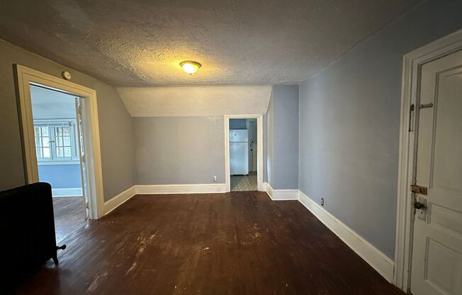 1 bed, 1 bath, $750, Unit Apt #3