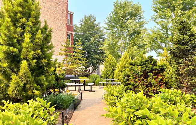 2 beds, 1 bath, $1,925, Unit 4846-3