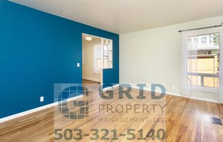 Charming 3 Bedroom North Portland Home Available - Garage w/ Fully Fenced Yard!