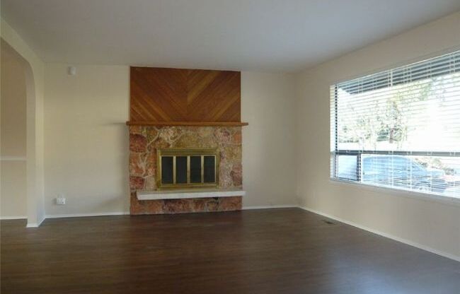 West hill Kent large 4 bedroom 2.5 bath Daylight Rambler home. Available August 1st, 2025