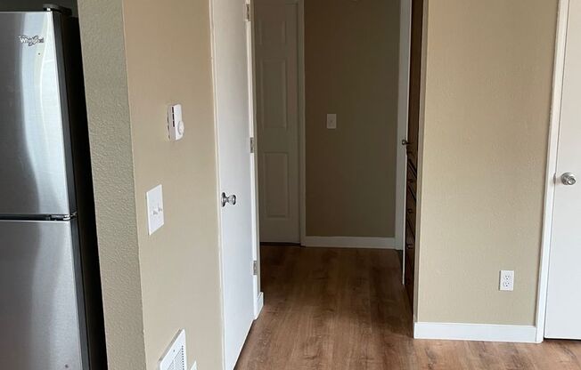 2 beds, 1 bath, 800 sqft, $1,400, Unit Mar1964