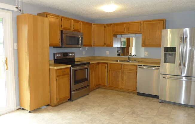 3 beds, 2 baths, $2,200