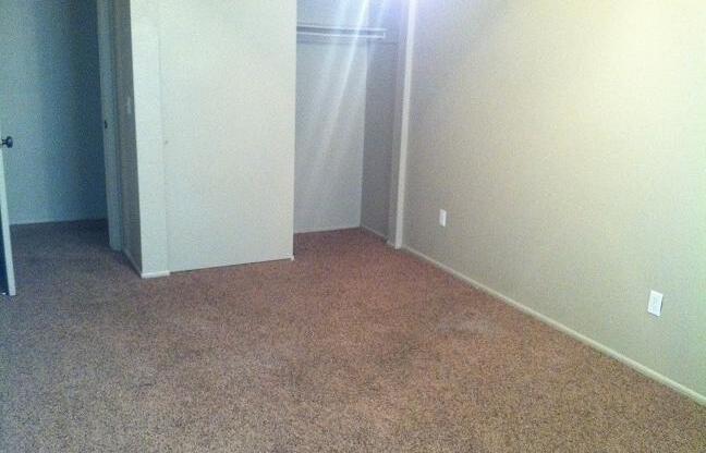 2 beds, 1 bath, 700 sqft, $1,250, Unit 02C