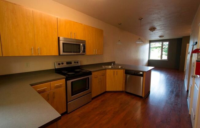 4 beds, 2.5 baths, 1,502 sqft, $3,380, Unit 04