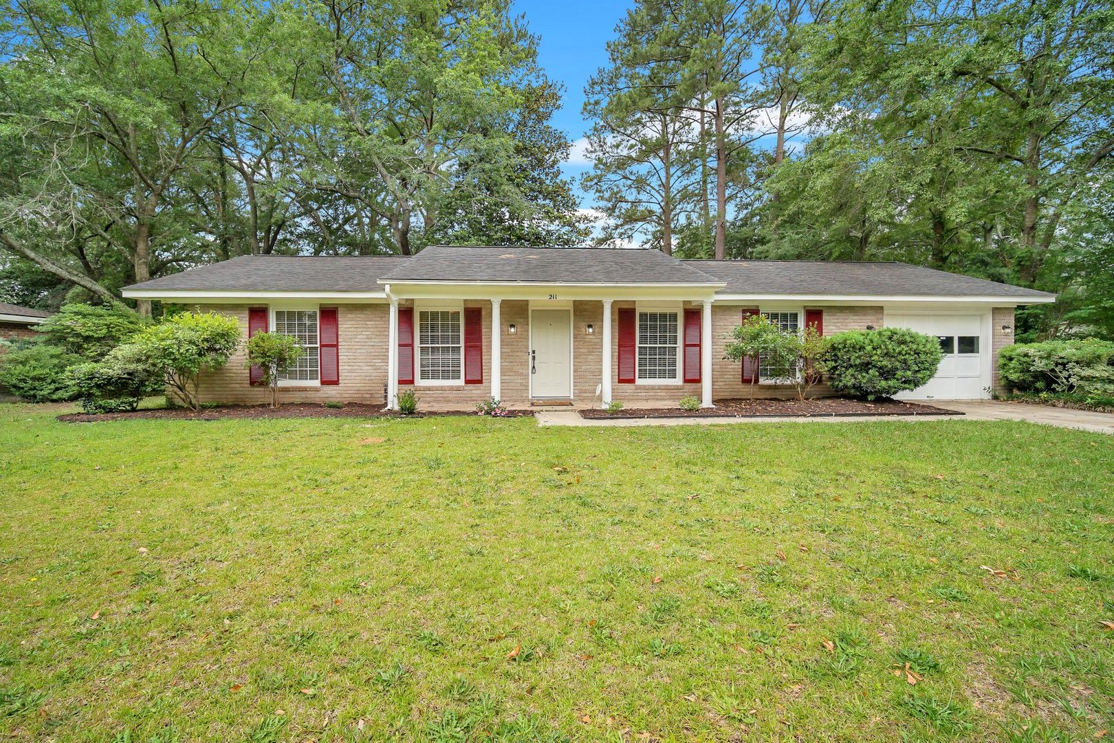 Welcome Home to 211 Elizabeth Street in Hinesville, Georgia!