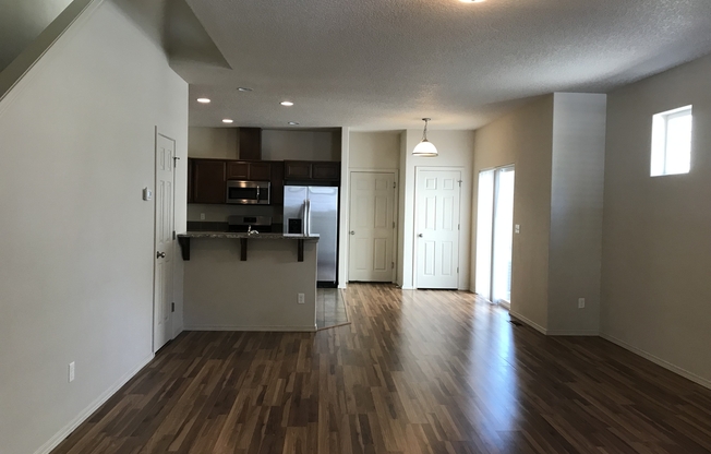 ONE MONTH FREE OF RENT!! Well Maintained, High Ceilings, Bonus Room, Great Location!