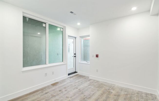 2 beds, 1 bath, 1,000 sqft, $1,558, Unit Unit 1