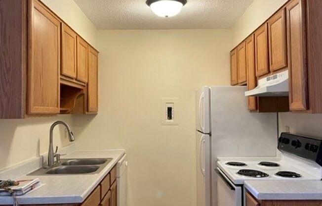 2 beds, 1 bath, 925 sqft, $1,275, Unit 2255-001