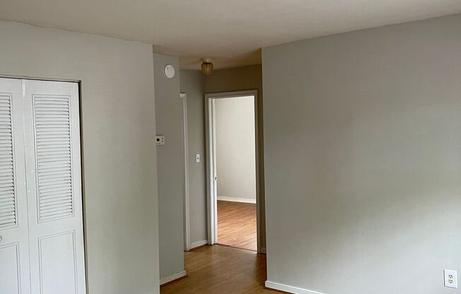 2 beds, 1 bath, 800 sqft, $849, Unit 201