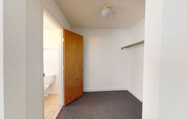 Studio, 1 bath, 295 sqft, $920, Unit B204
