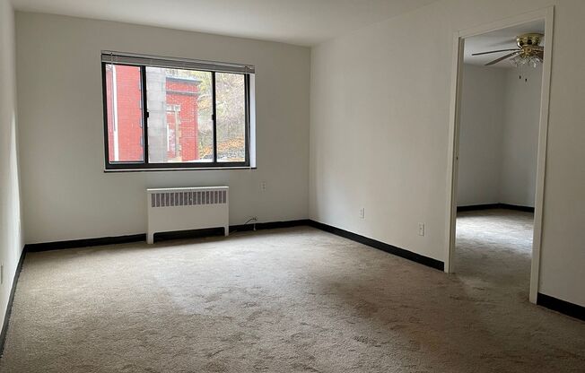 1 bed, 1 bath, 420 sqft, $1,299, Unit 5326 Fifth Ave. #20