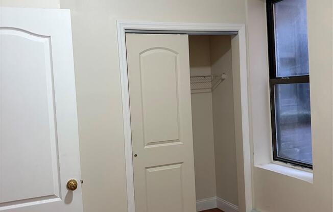 3 beds, 1 bath, 2,760 sqft, $3,500, Unit 1 floor