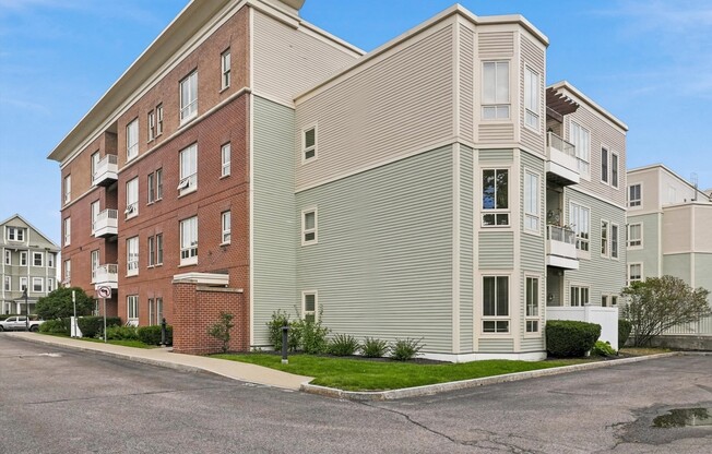 2 beds, 2 baths, 1,004 sqft, $3,800, Unit EPH15