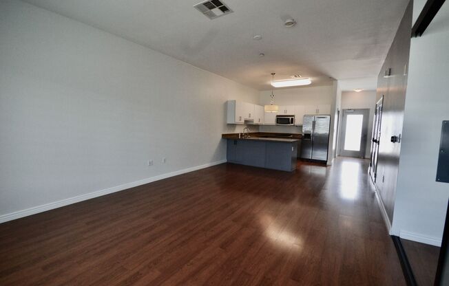 2 beds, 2 baths, $2,945, Unit Unit 411