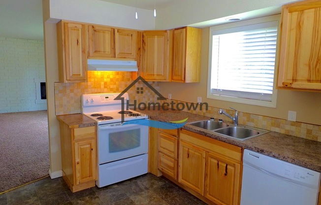 2 beds, 1 bath, 896 sqft, $1,380, Unit Unit 4