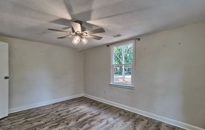 3 beds, 1 bath, $1,595