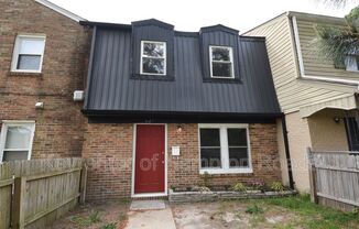 627 RED HORSE LN