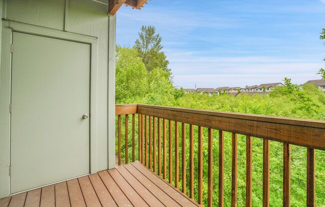 The Best of Both Worlds: Nature at your Doorstep, City at your Fingertips!