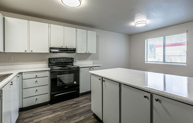 2 beds, 1 bath, 980 sqft, $1,645