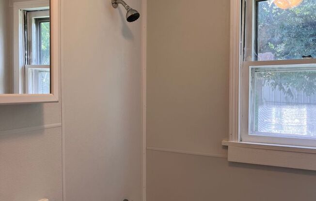 2 bedroom home in Historic Downtown Walking District of Morehead City with fenced in yard