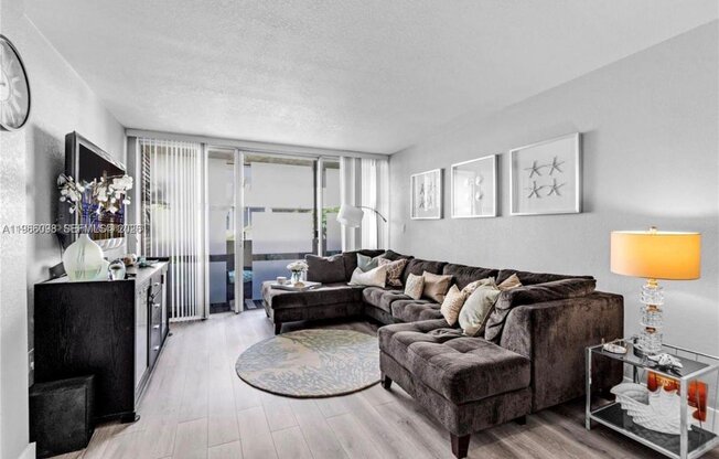 830 NW 87 AVE