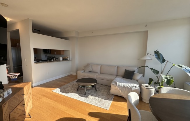 2 beds, 2 baths, $8,865, Unit 38D