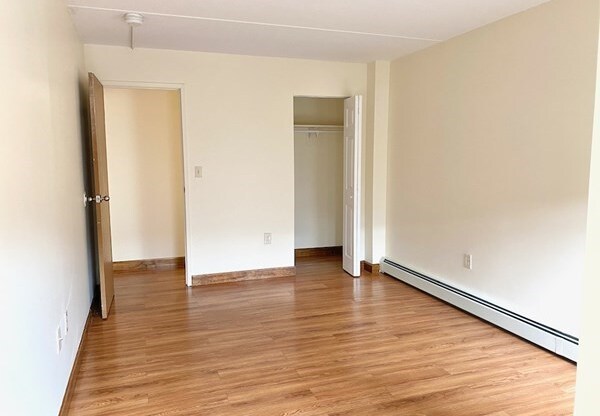 3 beds, 1 bath, 1,200 sqft, $4,500, Unit 38