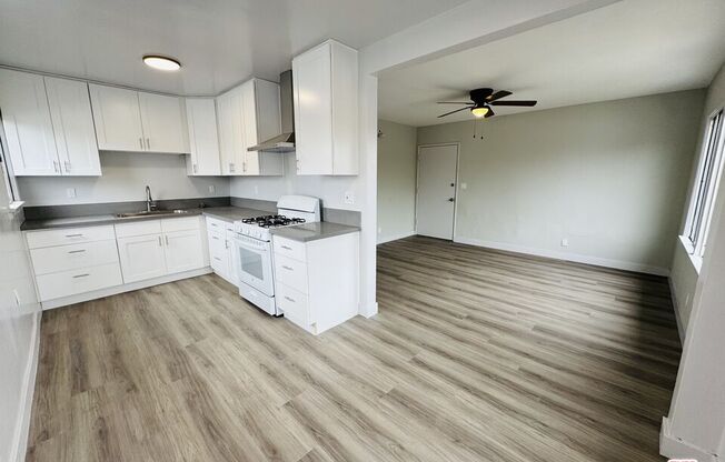810 W 62 ST