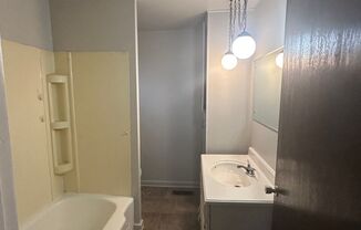 2 beds, 1 bath, $899