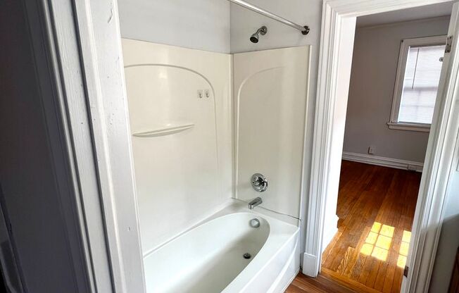 2 beds, 1 bath, $1,420, Unit Apt. 304