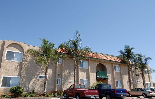 2 beds, 1 bath, 704 sqft, $1,995, Unit 202