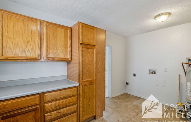 3 beds, 1 bath, $1,100